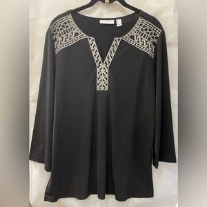 Three Quarter sleeve with embroidered. Black and Wheat color